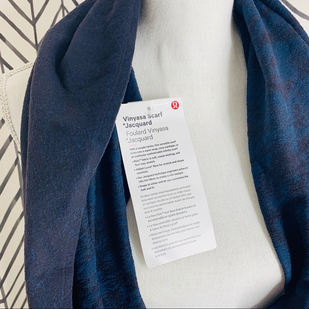 🔸 lululemon vinyasa scarf aekv blue black new - Picture 3 of 6